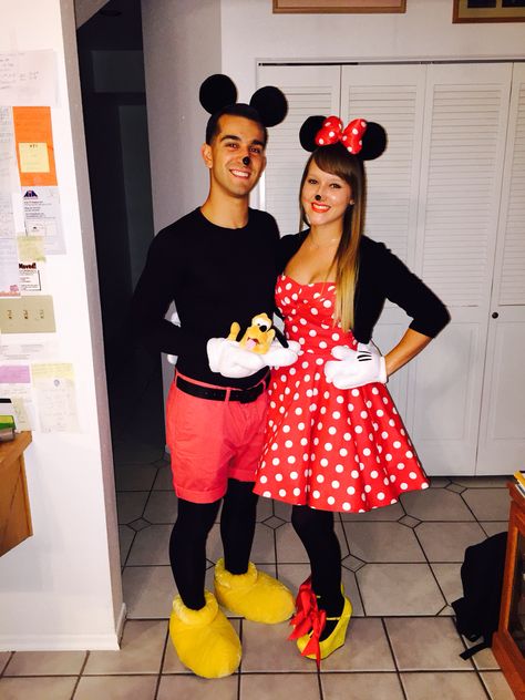 Mickey Mouse Costume Men, Mickey And Minnie Couple Costume, Minnie And Mickey Costumes, Halloween Bananas, Mickey Mouse Halloween Costume, Disneyland Costumes, Mickey Costume, Family Themed Halloween Costumes, Halloween Costumes 2014