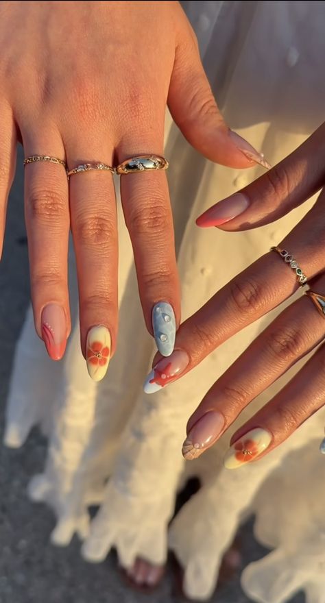 Hawaii Beach Nails, Mismatched Summer Nails, Summer Nails Inspo Vacation, Aesthetic Beach Nails, Trend Nails 2024 Summer, Coffin Beach Nails, Hawaii Gel Nails, Funky Colorful Nails, Lexi Hidalgo Nails