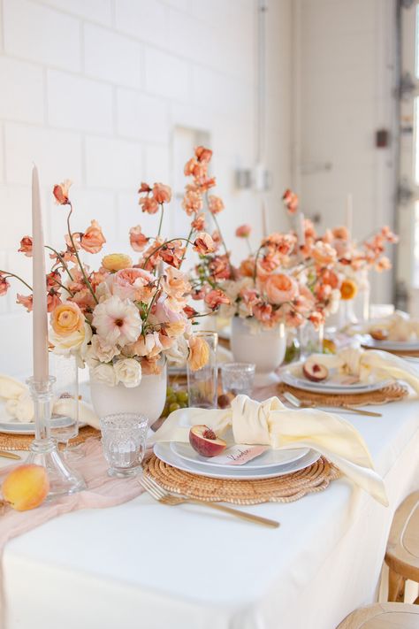 Peach Workshop - Ashley Fox Designs Wedding Flowers Minnesota Blush Table Runner, Round Wedding Tables, Gold Cutlery, Wedding Tablescape, Cream Wedding, Woven Placemats, Orange Wedding, Peach Wedding, Peach Flowers