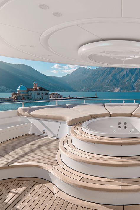 Luxury Yacht Interior, Yacht Interior Design, Yacht Interior, Yacht Life, Boats Luxury, Luxury Lifestyle Dreams, Yacht For Sale, Yacht Design, Boat Dock