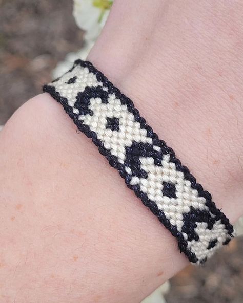 I'm taking advantage of the blossoms and taking more photos with them in the background! This is the second bracelet I've made where I used sparkly black thread, and I like it! Sparkly thread can definitely be difficult to use, but I don't mind! Anyways, I hope you all like it! #friendship #friendshipbracelets #friendshipbracelet #bracelet #bracelets #handmadebracelets #handmadejewelry #handmade #moon #moonbracelets #smallbusiness #smallbusinessowner #braceletsforher Elegant Black Friendship Bracelets, Black Handmade Friendship Bracelet, Casual Handmade Black Friendship Bracelets, Gothic Friendship Bracelet, Adjustable Black Woven Friendship Bracelets, Black Friendship Bracelet, Embroidery Bracelets, Strung Beads, Thread Bracelets