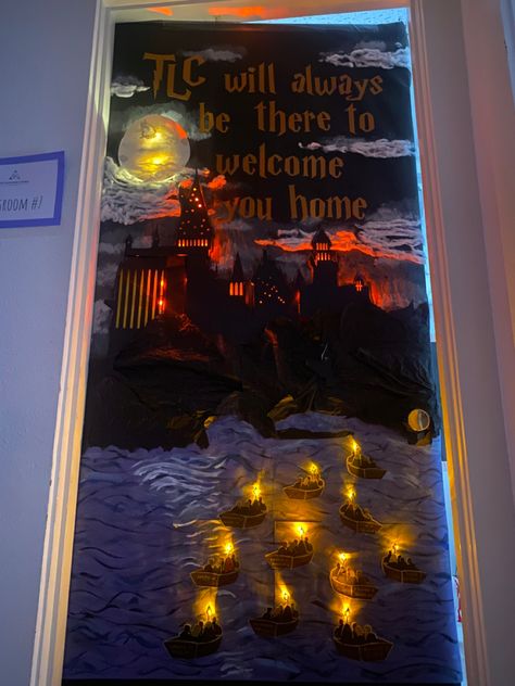 Hogwarts Door Decoration, Halloween Door Decorations Classroom High School, Harry Potter Christmas Door Decorations, Harry Potter Classroom Door Ideas, Harry Potter Christmas Door, Harry Potter Door Decorating Contest, Harry Potter Door Decorations Classroom, Harry Potter Classroom Door, Harry Potter Door Decorations