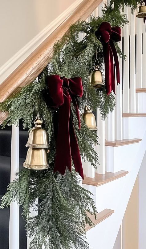 20 Stunning Garland on Staircase Christmas Decor Ideas Garland With Bells And Ribbon, Stairs Xmas Decorations, Hanging Garland On Stairs Railings, How To Make A Garland, Garland On Staircase Christmas, Stairs Garland, Garland On Staircase, Rail Decor, Staircase Christmas Decor