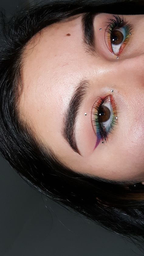 Rainbow Makeup Aesthetic, Makeup For Pride Festival, Pride Makeup Subtle, Pride Makeup With Gems, Pride Eyeliner Looks, Subtle Rainbow Makeup, Rainbow Eyeliner Looks, Ace Pride Makeup, Grafic Liner Eye Makeup