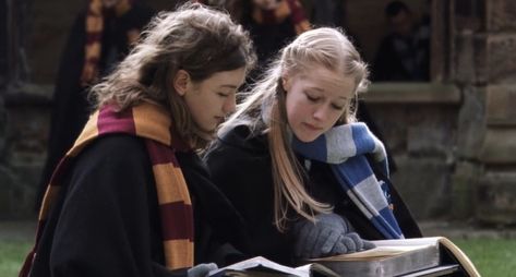 Ravenclaw X Gryffindor Couple, Gryffindor Aesthetic, Ravenclaw Aesthetic, Hogwarts Aesthetic, Lily Evans, Hogwarts Mystery, Harry Potter Marauders, Harry Potter Aesthetic, Harry Potter Series