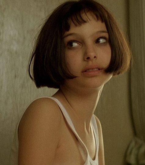 Natalie Portman Mathilda, Leon The Professional Mathilda, Natalie Portman Leon, Mathilda Lando, The Professional Movie, Leon The Professional, Professional Haircut, Luc Besson, Natalie Portman