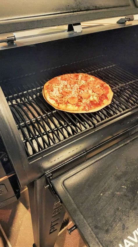 Traeger Pizza Recipe (2 Easy Steps to Smoking Pizza On a Traeger Grill) - Simply Meat Smoking Pizza On A Traeger Grill, Traeger Pizza Recipes, Traeger Pizza, Smoked Pizza, Smoker Ideas, Smoked Burgers, Delicious Pizza Recipes, Meat Lovers Pizza, Honey Bbq Sauce