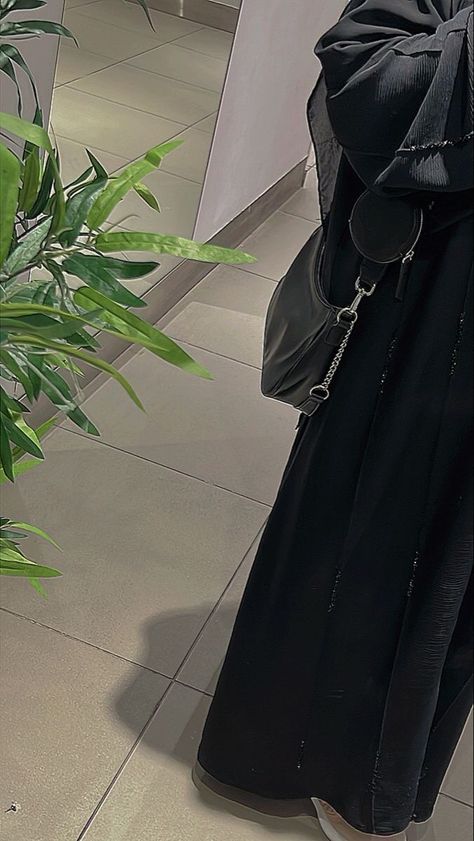 Aesthetic Muslim Girl, Muslim Girl Aesthetic, Cute Dope Outfits, Al Fatiha, Muslimah Photography, Beautiful Eyes Pics, Hijab Aesthetic, Hijabi Aesthetic, Mode Abaya