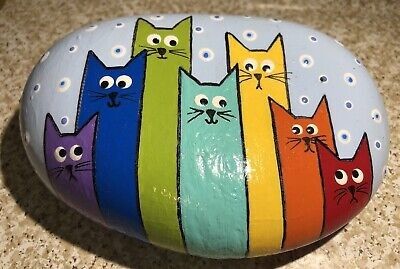 Cat Rocks Painting, Stone Painting Cat, Cats Painted On Rocks, Cat Rock Art, Rock Painting Cat, Rock Painting Cats, Cat Rock Painting Ideas, Cat Painted Rocks, Cat Rock Painting