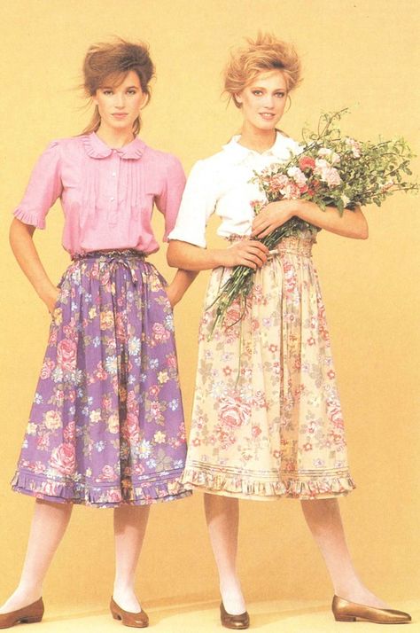 We just can't get enough florals! Vintage Laura Ashley #laurashley60 1990s Laura Ashley, 80s Laura Ashley, 1980s Laura Ashley, Laura Ashley Aesthetic, 80s Dresses Vintage, Laura Ashley 1980s, Laura Ashley 80s, Laura Ashley Patterns, Laura Ashley Vintage Dress