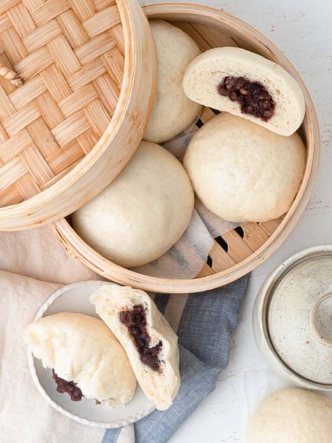 Steamed Red Bean Buns (Dou Sha Bao) Red Bean Paste Buns, Red Bean Bun Recipe, Bean Paste Buns, Manapua Recipe, Pineapple Bun, Sweet Red Bean Paste, Adzuki Beans, Sweet Red Bean, Buns Recipe