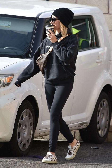 Fanny Pack Outfit, Lauren London, Sweatshirt Outfit, Weekend Outfit, Khloe Kardashian, Cute Casual Outfits, Sport Outfits, Everyday Outfits, Casual Style