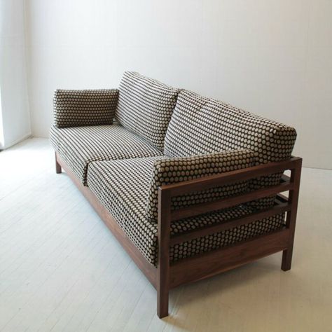 Wooden Frame Sofa, Palette Patio Furniture, Sofa Design Wood, Wooden Sofa Set Designs, Cozy Furniture, Wooden Sofa Designs, Sofa Bed Design, Furniture Details Design, Wooden Sofa Set