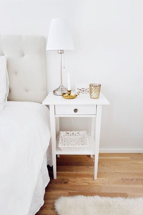 Mariannan Lately I’ve been really into bedside table styling – I came across some really nicely styled nightstands on Pinterest and thought I’d share today and give you some ideas for decorating on top :) 1. A Good Lamp A lamp is probably the largest item that will appear on your nightstand or bedside table so be sure to pick a … Night Stand Decor Bedroom, Ikea Night Stand, Ikea Small Bedroom, Night Stand White, Small Chair For Bedroom, Ikea Nightstand, Small Nightstand, Nightstand Decor, Ikea Bedroom