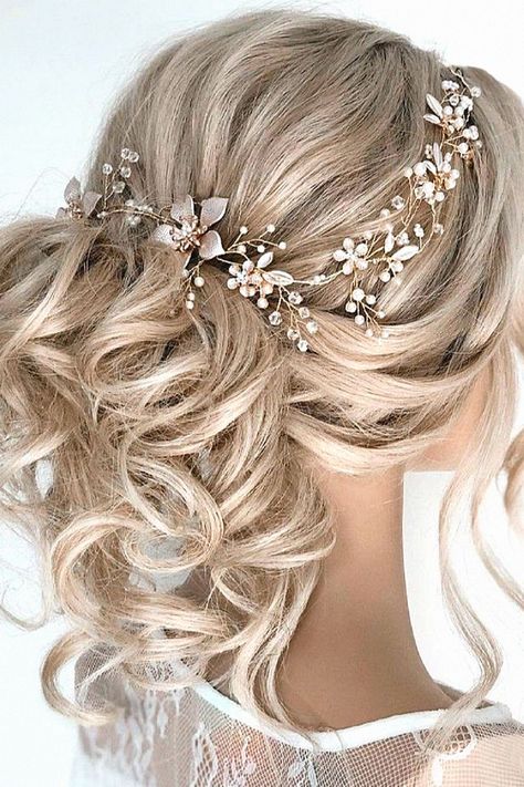 One boho hairstyle is so cute for any bride. I’m obsessed with this look for wedding hair ideas. Grab this idea to your bridal collection Hair Up Bride, Lose Updo, Bridal Hair Updo With Veil, Hair Updo Wedding, Preppy Hair, Updo Wedding Hair, Bride Hairstyles Updo, Partial Updo, Bridal Hair Half Up