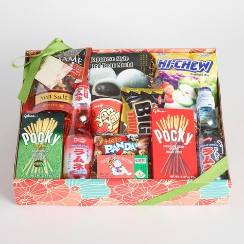 Snack Box Gift Aesthetic, Anime Gift Basket, Snack Box Ideas Gift, Snack Box Gift, Golden Birthday Gifts, Japanese Snack Box, Snack Gift Baskets, Japanese Cookies, Asian Gifts