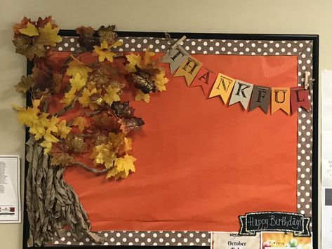 Fall Decor Ideas For The Classroom, Thanksgiving Office Bulletin Board, Simple Fall Bulletin Boards, Thanksgiving Tree Bulletin Board, Interactive Thanksgiving Bulletin Boards, Fall Employee Bulletin Boards, Autumn Bulletin Board Ideas For School, Thanks Giving Bulletin Boards Ideas, Bulletin Board For November