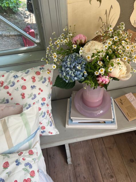 Minimalism Outfit, Cottage Core Spring, Scandi Bedroom, Pic Aesthetic, Djerf Avenue, Soft Minimalism, Matilda Djerf, French Girl Style, Danish Pastel