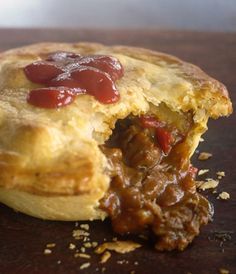 Curry piesssss!  Freezer tip: don't cook the pastry dough before freezing! Slow Cooked Steak, Beef Pie Recipe, Savory Pie Crust, Mushroom Bacon, Bacon Pie, Meat Pie Recipe, Savory Pies Recipes, Beef Pies, Steak And Mushrooms