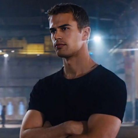 Tobias Divergent, Divergent Theo James, Theodore James, Tobias Eaton, James 3, Theo James, Books For Boys, Divergent, Smash Book