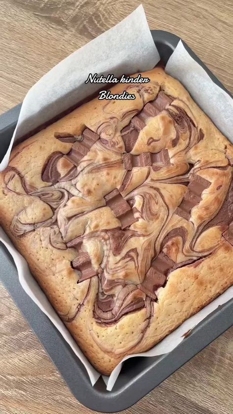 For a 25x25cm mold 3 eggs 150g of sugar 150g of butter 200g of white chocolate Vanilla 50g of chocolate chips 170g of flour Melt chocolate and but # | Kooki Lovescooking | Kooki Lovescooking · Original audio Blondies Recipe, 3 Eggs, Easy Baking Recipes Desserts, Tasty Baking, Sweet Snacks Recipes, Food Drinks Dessert, Delicious Snacks Recipes, Food Recepie, Fun Baking Recipes