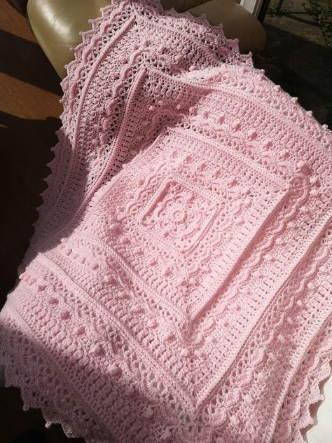 Pink Crochet Patterns, Crochet Batman Blanket, Hand Knitting Diy, Simple Hand Embroidery Patterns, Crochet Fairy, Crochet Pillow Cover, Crochet Blanket Designs, Crochet Blanket Afghan, Crochet Blocks