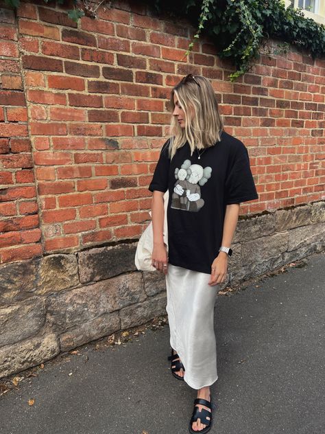 Maxi Skirt Outfit Tshirt, Uniqlo Kaws Outfit, Black Skirt Tshirt Outfit, Satin Skirt Tshirt Outfit, Maxi Skirt Oversized Shirt, Midi Skirt And Tshirt, Cream Maxi Skirt Outfit, Long Skirt Tshirt Outfit, Oversized Tshirt With Skirt