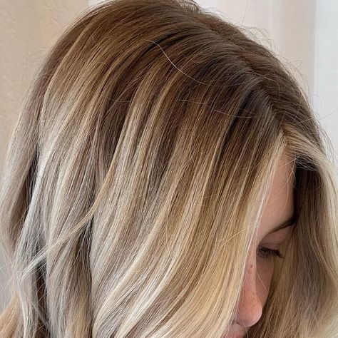 Shadow Root Beige Blonde, Full Highlight Shadow Root, Drop Root Blonde Highlights, Blond Highlights With Shadow Root, Shadow Root And Lowlights On Blonde, Dimensional Blonde Shadow Root, Blonde Highlights Close To Root, Natural Blonde Shadow Root, Blonde Hair With Shadow Roots And Lowlights