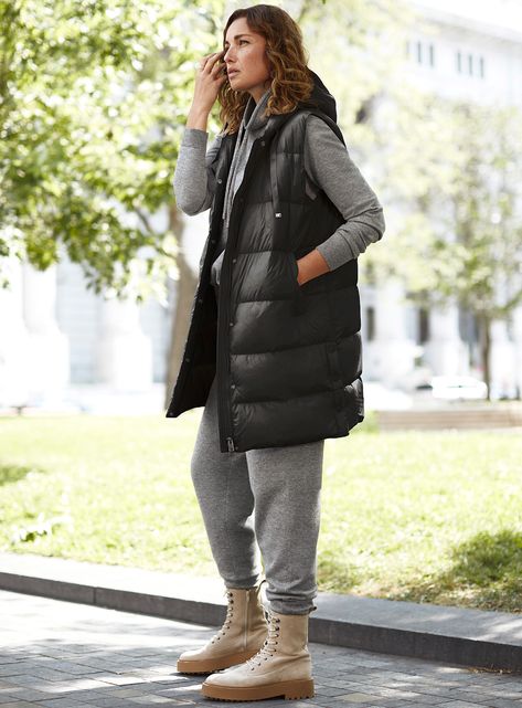 Long Vest Outfit, Sleeveless Puffer Jacket, Sleeveless Puffer, Artsy Outfit, Moose Knuckles, Light Down, Black Puffer Vest, Long Vests, Fall Coat