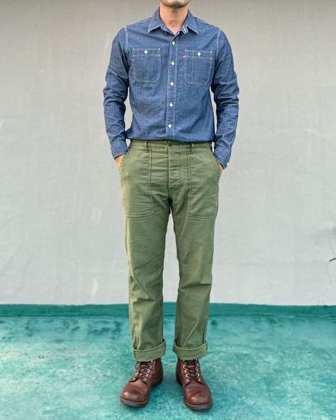 Chino Pants Outfit Men, Fatigue Pants Outfit Men, Green Shirt Outfit Men, Olive Pants Men, Olive Pants Outfit, Green Shirt Outfits, Green Pants Outfit, Older Mens Fashion, Fatigue Pants