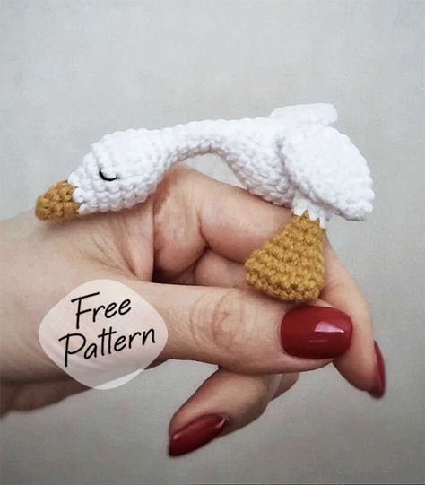 Haku Crochet Pattern, Amigurumi Goose Free Pattern, Amigurumi Bird Free Pattern, Goose Crochet Pattern Free, Squishy Animals, Goose Amigurumi, Goose Crochet, Amigurumi Birds, Crochet Goose