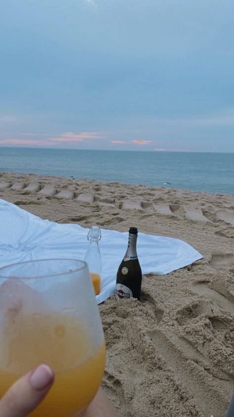 Mimosas on the beach for sunrise picnic Mimosas On The Beach, Breakfast Beach Aesthetic, Sunrise Picnic, Beach Sunset Dinner Picnic, Pina Colada Aesthetic Beach, Wine Glass Beach Aesthetic, Beach Brunch, Weekend Aesthetic, Beach Sunrise