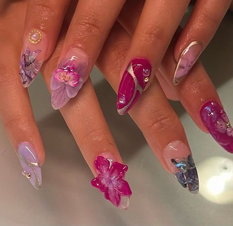 3d Orchid Nail Art, Kali Uchis Orquideas Nails, Orquideas Kali Uchis Nails, Orchids Nails, Orchid Nail Designs, Kali Uchis Inspired Nails, Ballet Core Nails, Orquideas Nails, Nail Designs Gel