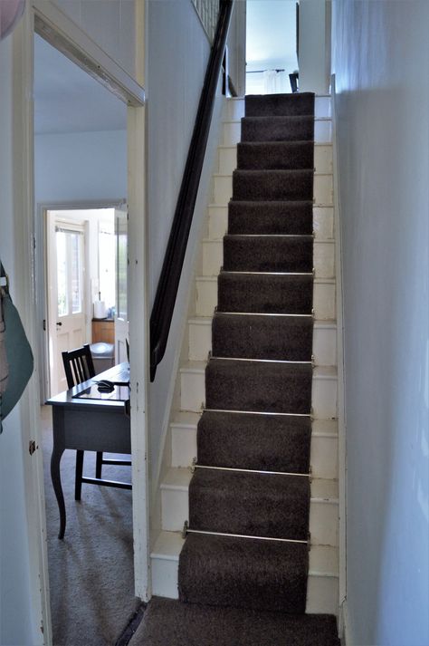 Honest Home Tour – English Victorian Terrace House – C l a r i M i c h e l e Small Victorian Terrace Hallway, Victorian Terrace Stairs, Victorian Terrace House Interior, Small Victorian Terrace House, Small Victorian Terrace Interior, Terrace House Interior Design, Victorian Hallway Ideas, Hallway Stairs Ideas, Victorian Terrace Hallway