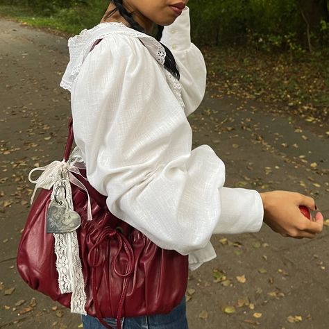 Red Shoulder Bag Aesthetic, Vintage Red Bag Outfit, Red Leather Bag Aesthetic, Red Purse Outfit Aesthetic, Red Bags Aesthetic, Cherry Bag Outfit, Red Backpack Aesthetic, Red Vintage Bag, Cherry Red Bag