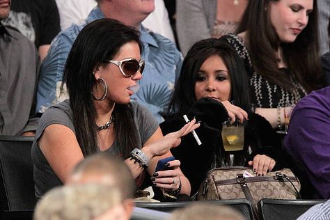 jenni-jwoww-farley-and-nicole-snooki-polizzi-attend-a-game-between-picture-id95808203 (612×408) 2000s Bombshell, Jenni Farley, Cabs Are Here, Snooki Jwoww, Snooki And Jwoww, Nicole Snooki, Mcbling Fashion, Pocket Full Of Sunshine, 2010s Nostalgia