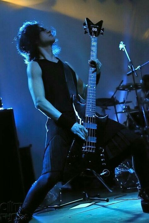 Toshiya Dir En Grey, Kei Visual, Dir En Grey, Bad Boy Aesthetic, Aesthetic Japan, Comic Relief, Human Poses Reference, Human Poses, Cool Poses