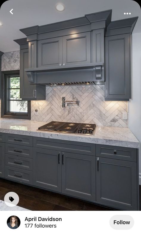 Серая Кухня, Grey Kitchen Designs, Kitchen Backsplash Designs, Gray Cabinets, Kitchen Farmhouse, Dresses Homecoming, Kitchen Cabinet Colors, Kitchen Room Design, Kitchen Inspiration Design