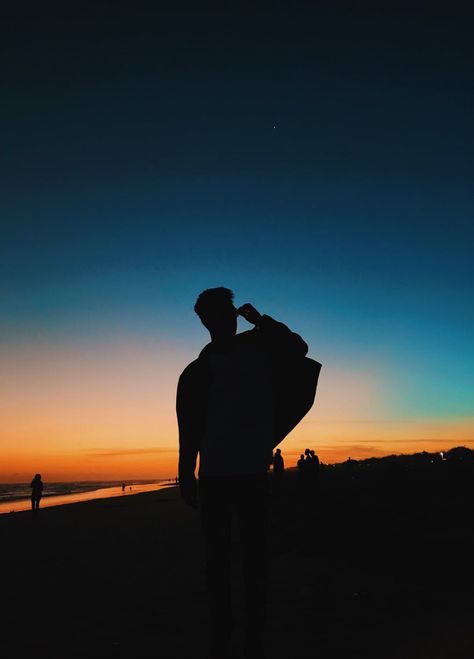 Silhouette of Man Wearing Backpack · Free Stock Photo Wallpaper Orang, Wallpaper Wa, Silhouette Photography, Alone Photography, Best Profile Pictures, Profile Pictures Instagram, Boy Photography Poses, Boy Photography, Photography Poses For Men