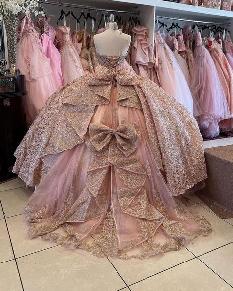 Extra Quinceanera Dresses, Debut Dresses Filipino Pink, Moda 2000 Quinceanera Dresses Pink, Pink And Gold Quince Dress, Pink Quince Court, Rose Gold 15 Dresses Quinceanera, Quinceanera Themes Ideas, Sweet 15 Dresses Quinceanera, Light Pink Quinceanera Dresses