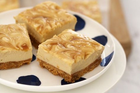 Cupcakes Cheesecake, Caramel Cheesecake Bars, Cheesecake Slice, No Bake Slices, Salted Caramel Recipes, Ideas Cupcakes, Salted Caramel Cheesecake, Caramel Crunch, Thermomix Desserts