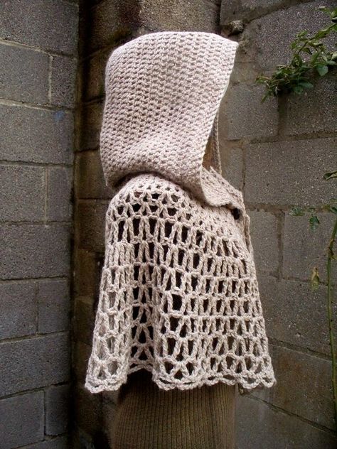 Hooded Capelet Crochet Pattern Free, Ren Faire Crochet Pattern, Crochet Armor, Lotr Crochet, Crochet Cloak, Cape Au Crochet, Hooded Capelet, Crochet Caplet, Cape Crochet