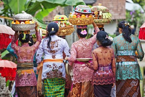 Indonesia—History and Geography Melanesian People, How To Say Hello, Ubud Indonesia, Dutch East Indies, East Indies, Asian History, How To Say, Southeast Asian, Bali Travel