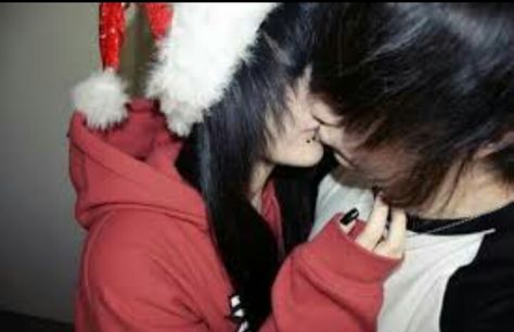 Awe I remember this it was me and Dash's frist Christmas Amor Emo, Emo Couple, Cute Emo Couples, Emo Couples, Emo And Scene, Emo Love, Scene Goth, Me N Him, 2000s Emo