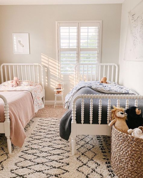 Crate and Kids on Instagram: “The Jenny Lind bed with whimsical wood turnings are the perfect option for a shared room. 🛏️🛏️ This shared boy & girl sibs room via…” Jenny Lind Bed Girl Room, Kids Twin Bed Frame, Twin Beds For Boys, Gray Twin Bed, Girls Dream Bedroom, Jenny Lind Bed, Boy And Girl Shared Bedroom, Small Guest Rooms, Kids Twin Bed