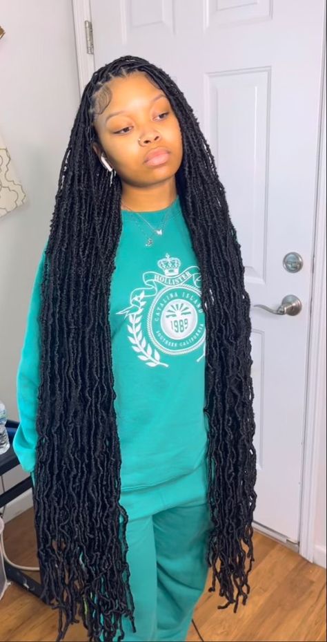 Brown And White Faux Locs, Faux Locs With Color Underneath, 34 Inch Soft Locs, Faux Lox Styles, Thigh Length Soft Locs, Fo Locs Hairstyles, 16 Inch Soft Locs, Faux Locs Small Size, Fox Lox Hairstyles