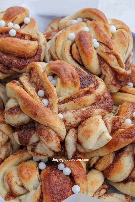 Swedish Cinnamon Buns, Cinnamon Bun Recipe, Cinnamon Roll Dough, Swedish Dishes, Sweet Dough, Quick Breakfast Recipes, Scandinavian Food, Cinnamon Rolls Homemade, Swedish Recipes