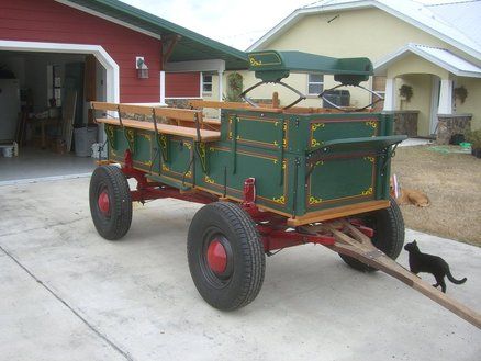 Buckboard Wagons, Christmas Light Parade, Mini Horse Cart, Campground Ideas, Car Decoration Ideas, Hay Wagon, Farm Wagons, Pull Wagon, Horse Wagon