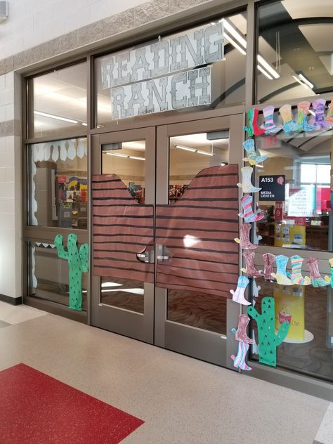 Doors leading into Wild West Book Fair. The Reading Ranch was a great time! Old West Decor, School Wide Themes, Teacher Appreciation Themes, Texas Theme, Wild West Theme, Wild West Party, Western Birthday Party, Western Theme Party, Wilde Westen