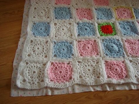 backing a crochet blanket / CHARM ABOUT YOU Beginner Crochet Blanket, Crochet Blanket Ideas, Crochet Blanket Tutorial, Picture Tutorial, Crochet For Beginners Blanket, Blanket Ideas, Crochet Goodies, Beginner Crochet, Crochet Fabric